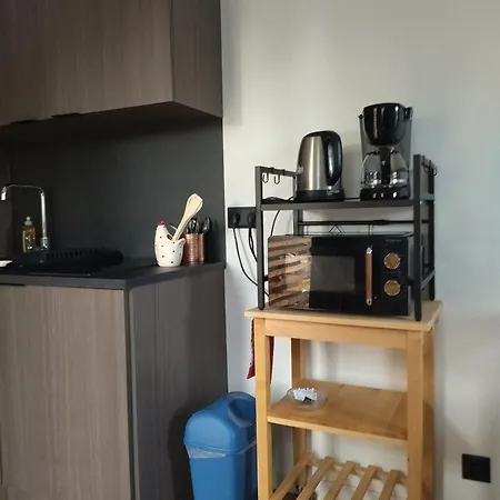 Au Coin Des Lilas - 1 *